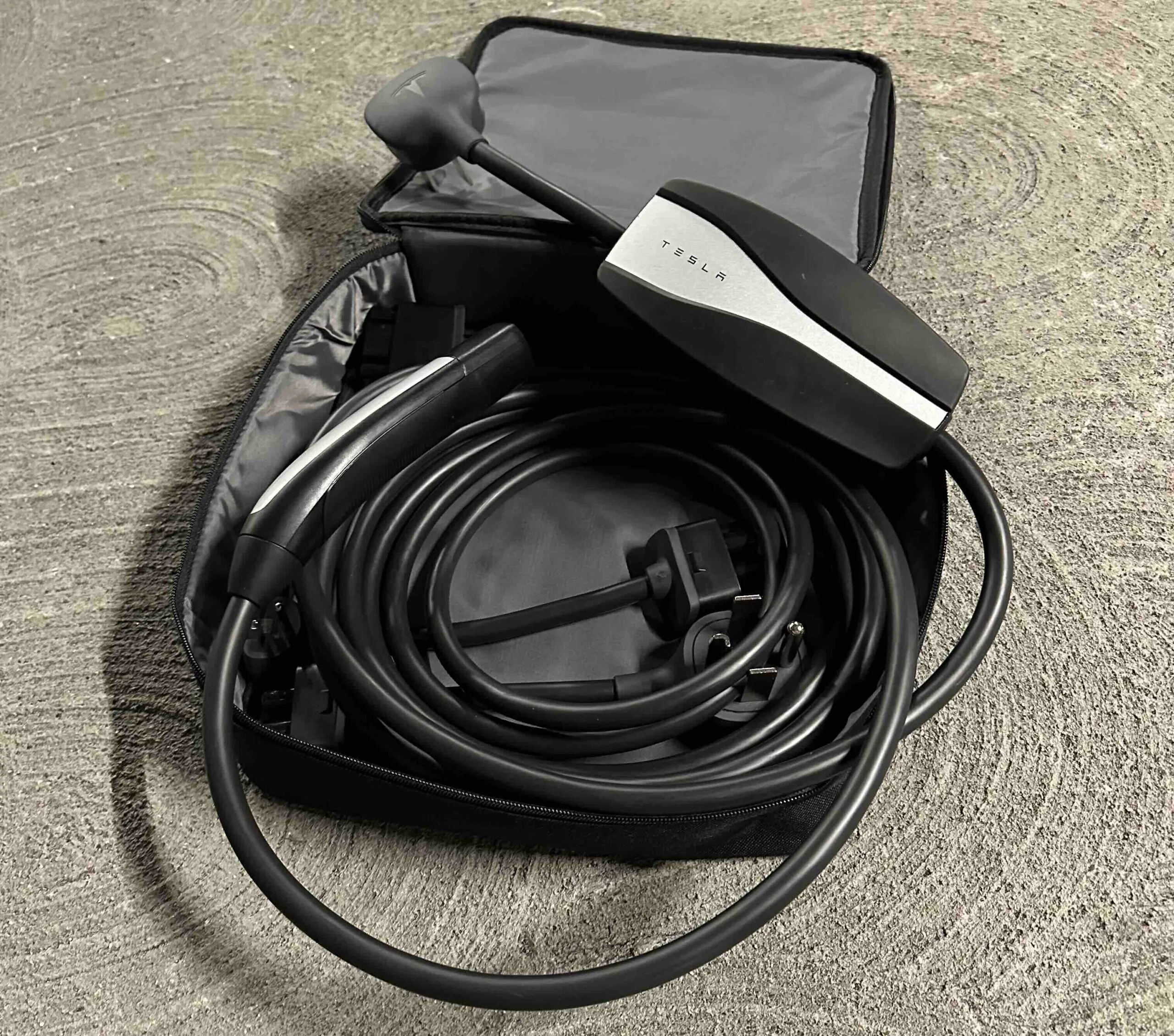 Tesla mobile charger - EVSE charging station