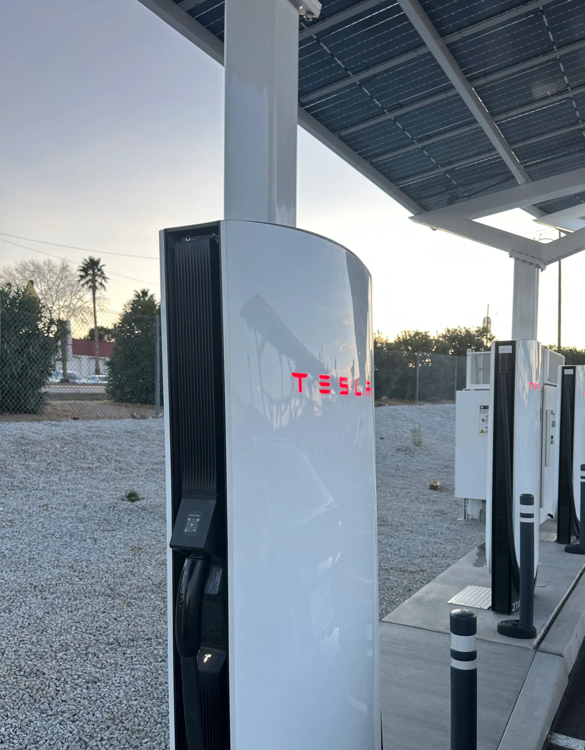 Fast EV Growth cannot happen with just fast chargers like this Supercharger