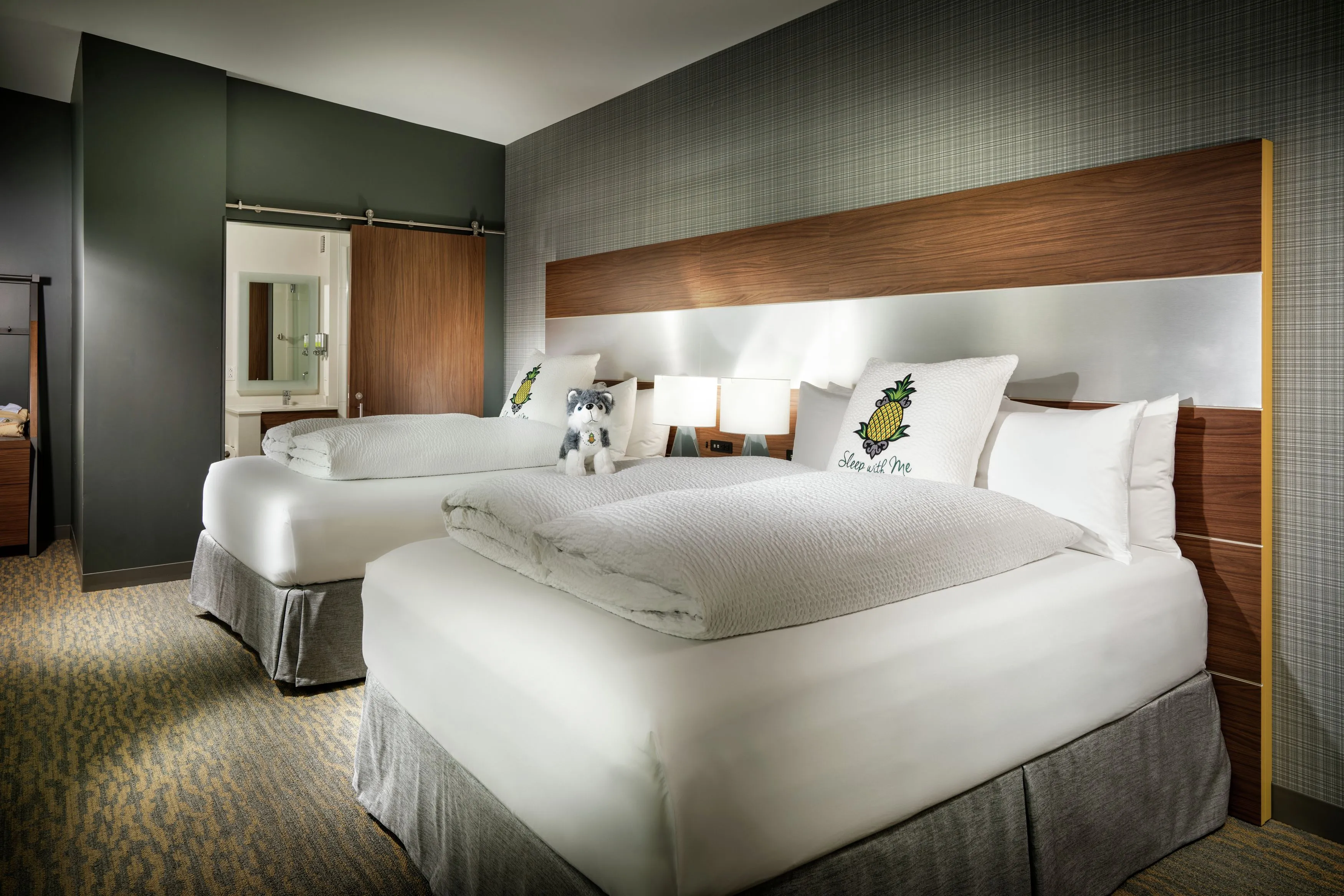 Staypineapple Hotel Z